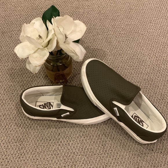 🌹 Vans • Leather Unisex Classic Adult Winter & Green White Sneakers - Picture 1 of 10